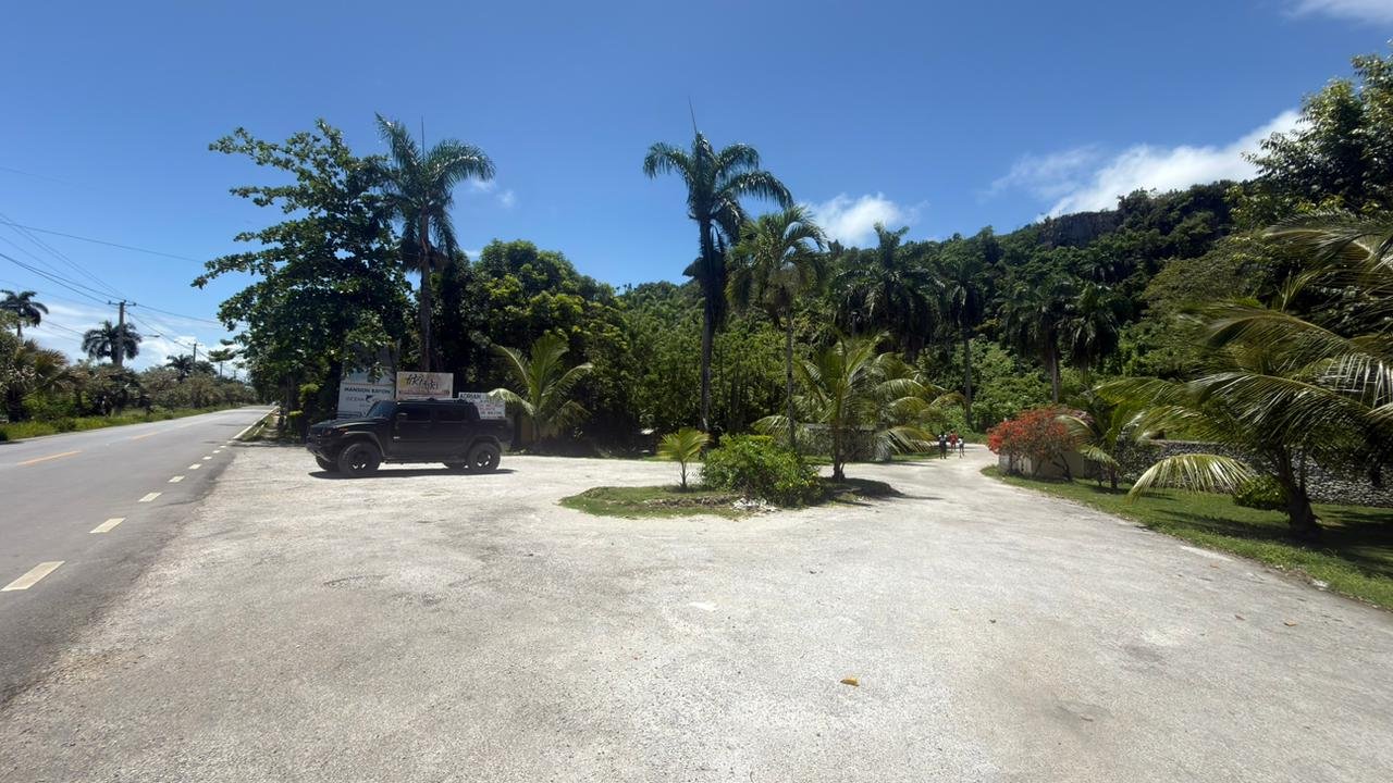 Entrada de la Urbanización Altos de Bayon, en donde se encuentra el terreno.